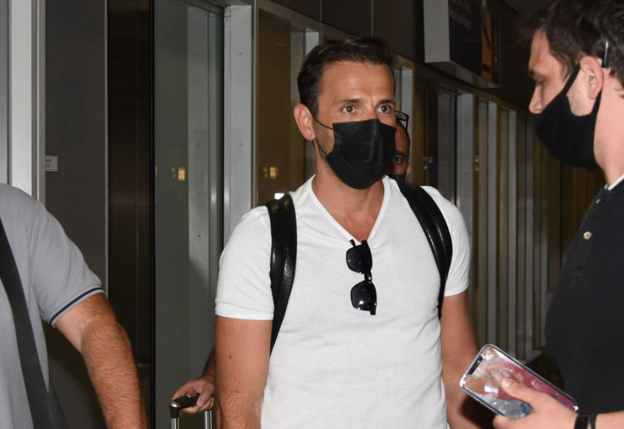 Νίκος Βέρτης: Επέστρεψε στην Ελλάδα ο τραγουδιστής - Πέρασε το βράδυ σε καταφύγιο στο Τελ Αβίβ- Βίντεο 