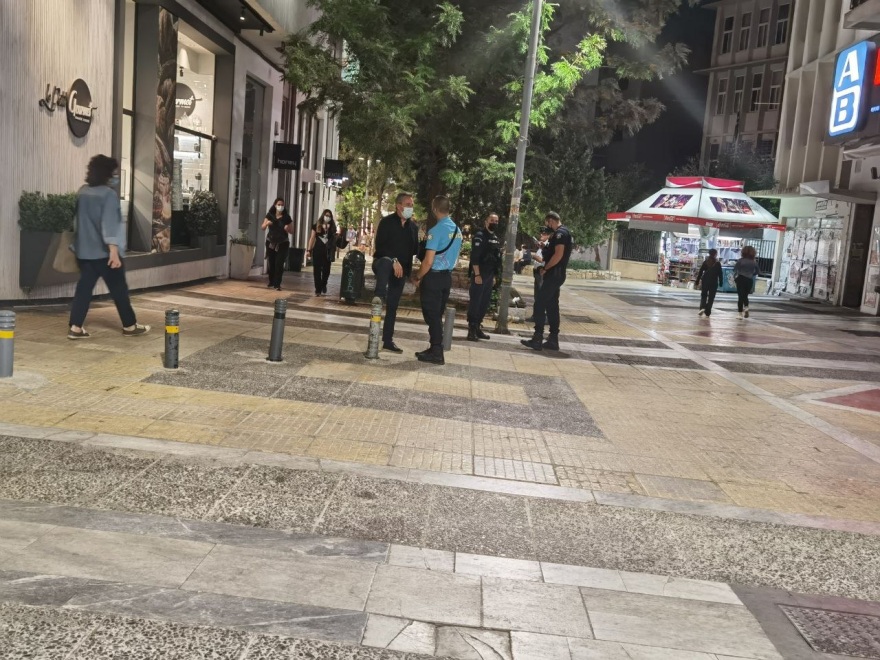 Νέας Σμύρνη: Η ομάδα «ΟΔΟΣ» στην πλατεία μετά το μαχαίρωμα του 60χρονου