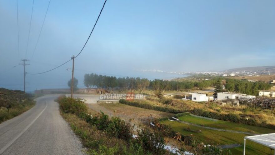 «Θαλάσσιος καπνός»: Το εντυπωσιακό φαινόμενο που εμφανίστηκε στην Τήνο και «εξαφάνισε» τη Μύκονο