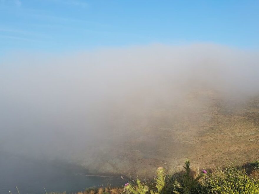 «Θαλάσσιος καπνός»: Το εντυπωσιακό φαινόμενο που εμφανίστηκε στην Τήνο και «εξαφάνισε» τη Μύκονο