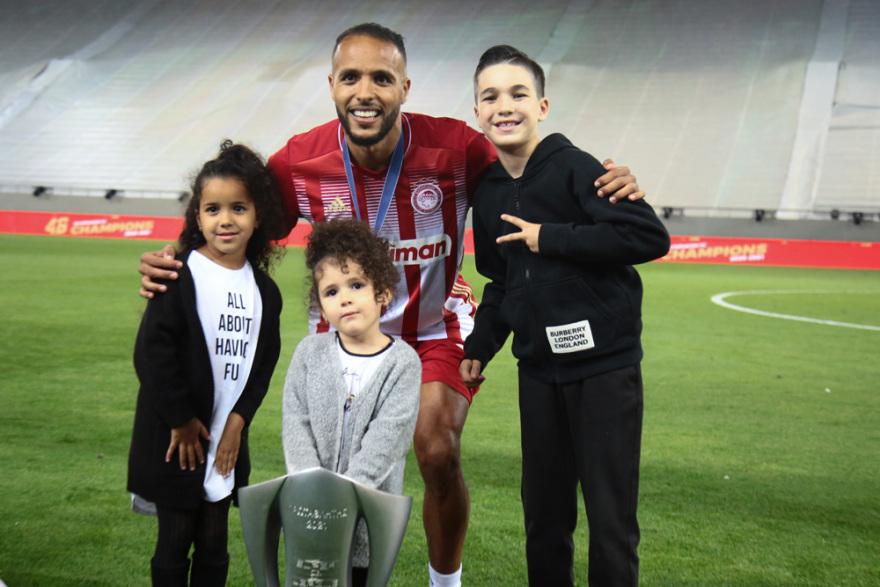 Η μεγάλη φιέστα του Ολυμπιακού για το 46ο: Μια γιορτή γεμάτη Ελλάδα, Πειραιά και... Βαλμπουενά