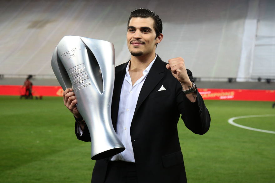 Η μεγάλη φιέστα του Ολυμπιακού για το 46ο: Μια γιορτή γεμάτη Ελλάδα, Πειραιά και... Βαλμπουενά