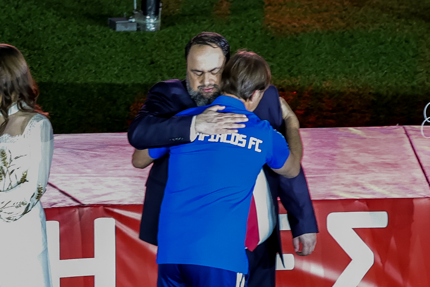 Η μεγάλη φιέστα του Ολυμπιακού για το 46ο: Μια γιορτή γεμάτη Ελλάδα, Πειραιά και... Βαλμπουενά