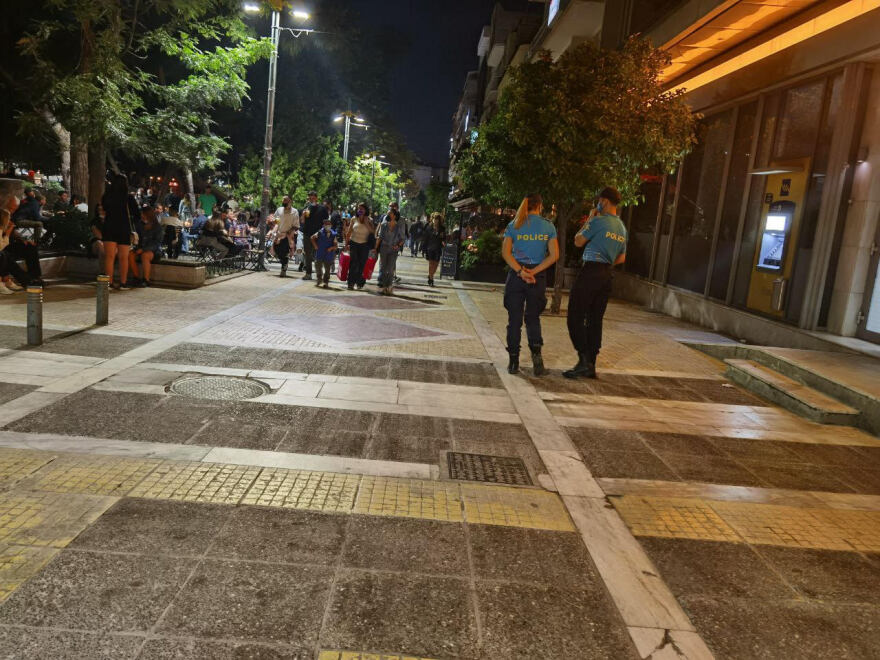 Νέας Σμύρνη: Η ομάδα «ΟΔΟΣ» στην πλατεία μετά το μαχαίρωμα του 60χρονου