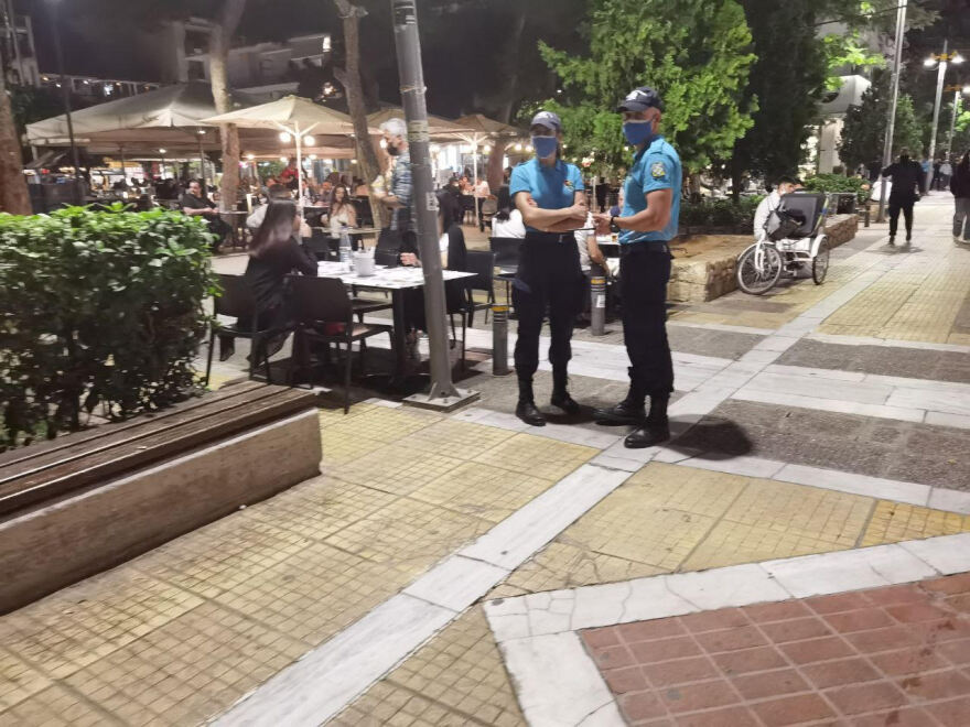 Νέας Σμύρνη: Η ομάδα «ΟΔΟΣ» στην πλατεία μετά το μαχαίρωμα του 60χρονου