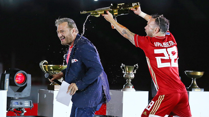 Η μεγάλη φιέστα του Ολυμπιακού για το 46ο: Μια γιορτή γεμάτη Ελλάδα, Πειραιά και... Βαλμπουενά