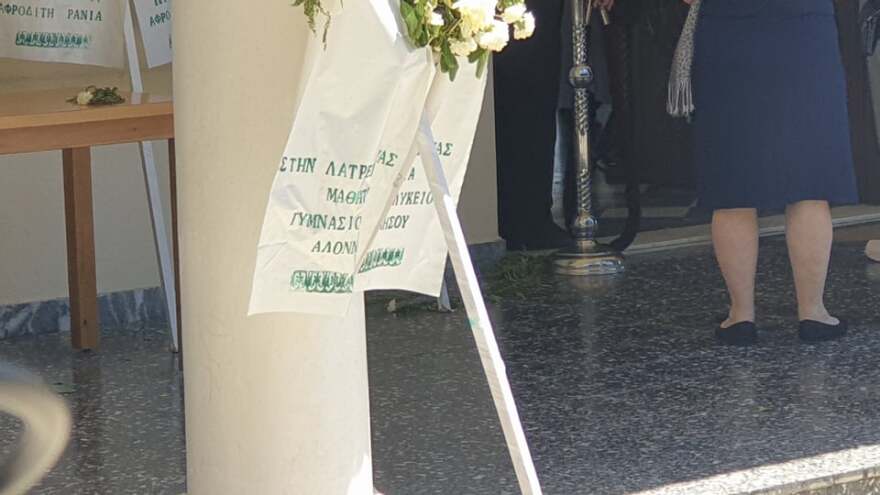 Έγκλημα στα Γλυκά Νερά: Χωρίς να αφήσει στιγμή το παιδί τους από την αγκαλιά του είπε το «αντίο» στη γυναίκα της ζωής του