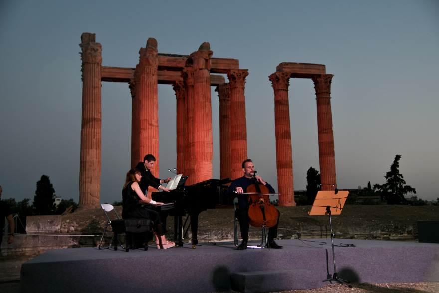 Το lockdown είναι παρελθόν: Τι άλλαξε από το πρωί στις μετακινήσεις, το λιανεμπόριο και την καθημερινότητά μας
