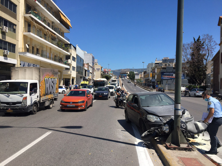 Κίνηση: Τροχαίο με τραυματίες στη λεωφόρο Αθηνών - Πού έχει μποτιλιάρισμα στην Αθήνα - Η κίνηση στα διόδια Ελευσίνας