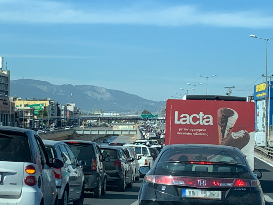 «Άνοιξαν» οι διαπεριφερειακές μετακινήσεις - Όπου φύγει… φύγει για νησιά και εξοχικά οι Έλληνες