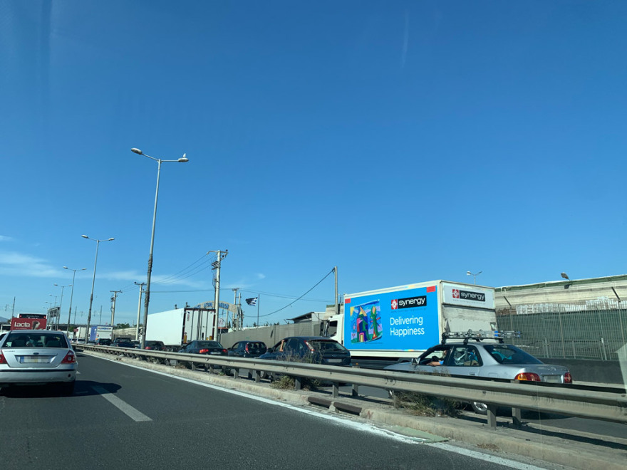 «Άνοιξαν» οι διαπεριφερειακές μετακινήσεις - Όπου φύγει… φύγει για νησιά και εξοχικά οι Έλληνες