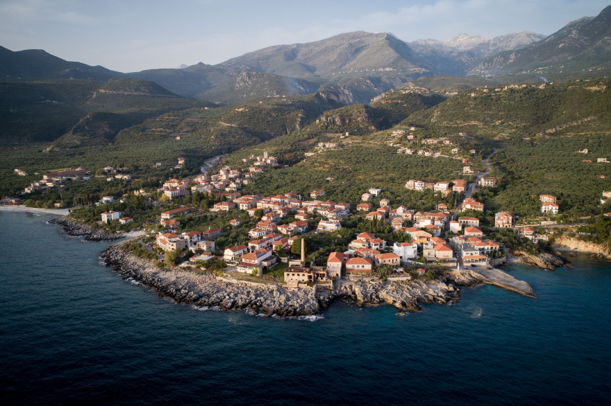 Άνοιγμα τουρισμού: Δεκάδες πτήσεις έφτασαν σήμερα στα νησιά - Γέμισαν τα σοκάκια της Μυκόνου από επισκέπτες