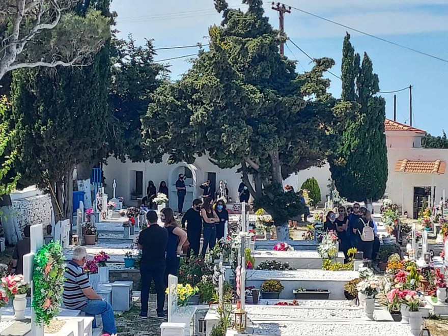 Έγκλημα στα Γλυκά Νερά: Χωρίς να αφήσει στιγμή το παιδί τους από την αγκαλιά του είπε το «αντίο» στη γυναίκα της ζωής του