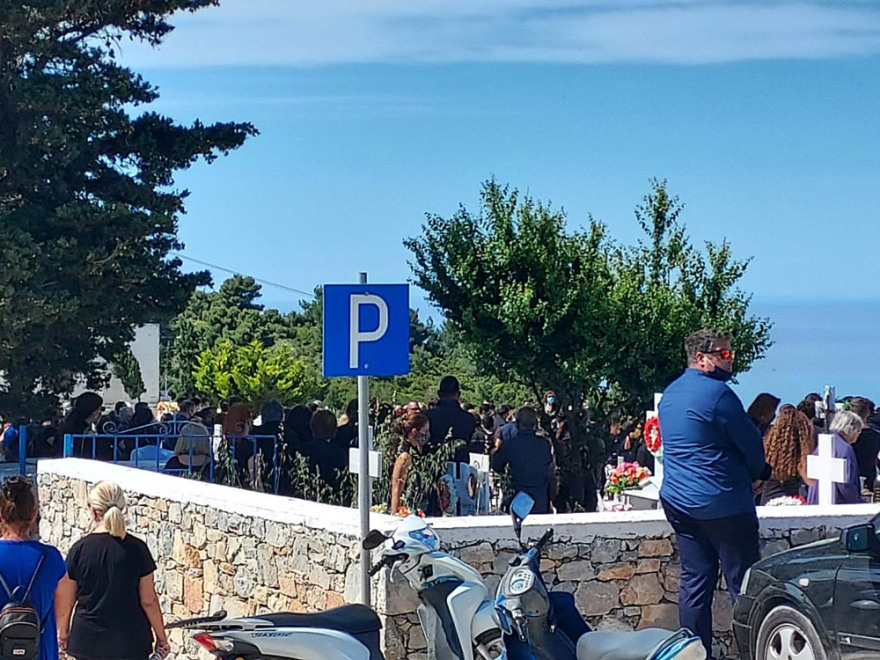 Έγκλημα στα Γλυκά Νερά: Χωρίς να αφήσει στιγμή το παιδί τους από την αγκαλιά του είπε το «αντίο» στη γυναίκα της ζωής του