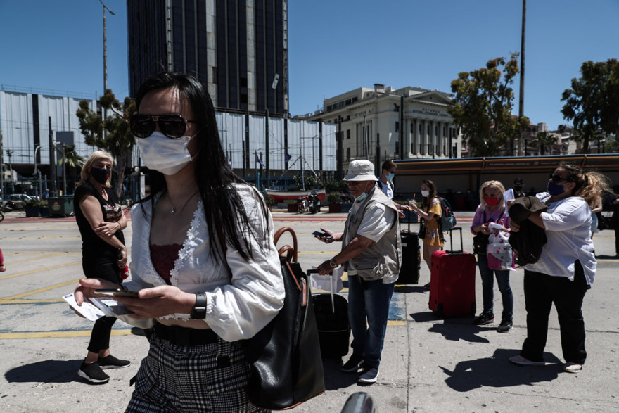 «Άνοιξαν» οι διαπεριφερειακές μετακινήσεις - Όπου φύγει… φύγει για νησιά και εξοχικά οι Έλληνες