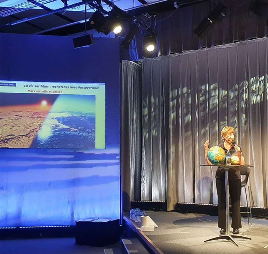 Η Αθηνά Κουστένη στον Δανίκα: «O Tιτάνας θα είναι η επόμενη Γη»