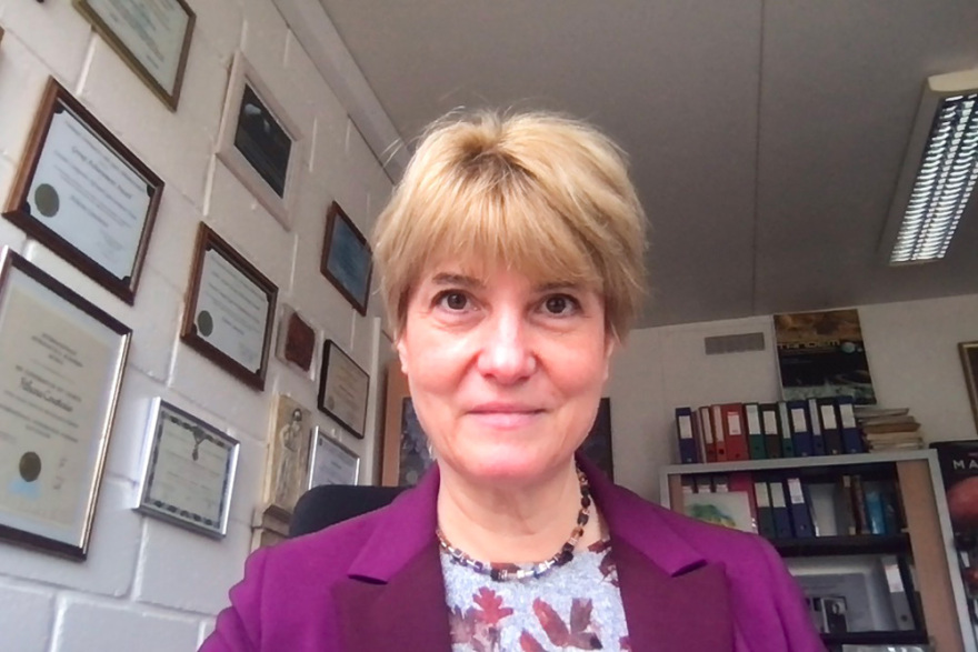 Η Αθηνά Κουστένη στον Δανίκα: «O Tιτάνας θα είναι η επόμενη Γη»