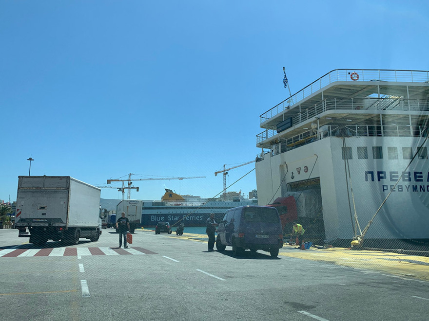 Μετακινήσεις - Η πρώτη μεγάλη έξοδος: Αυξημένη κίνηση στο λιμάνι του Πειραιά - Δείτε εικόνες και βίντεο