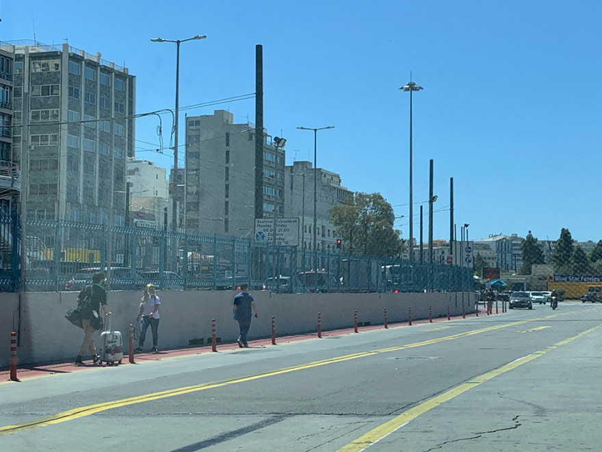 Μετακινήσεις - Η πρώτη μεγάλη έξοδος: Αυξημένη κίνηση στο λιμάνι του Πειραιά - Δείτε εικόνες και βίντεο