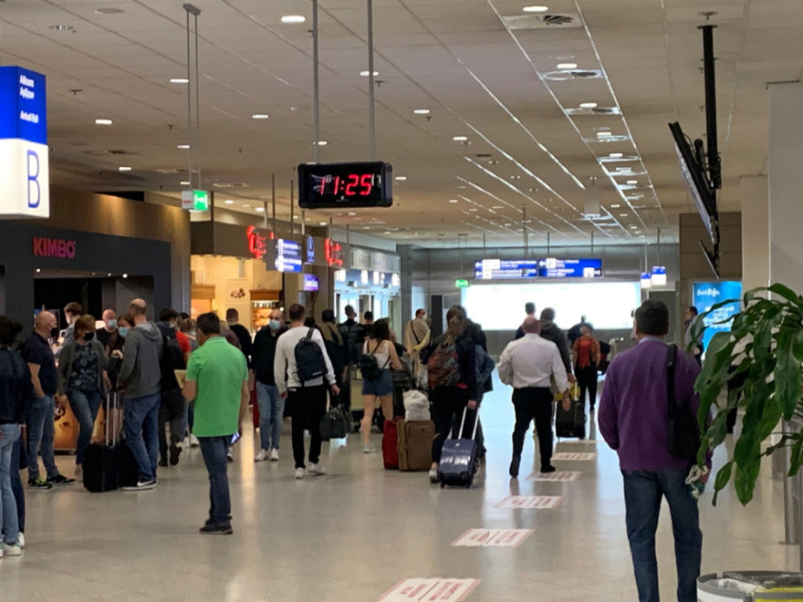 Άνοιγμα τουρισμού: Δεκάδες πτήσεις έφτασαν σήμερα στα νησιά - Γέμισαν τα σοκάκια της Μυκόνου από επισκέπτες