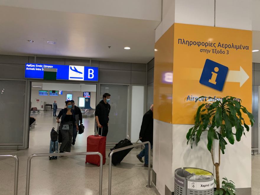 Άνοιγμα τουρισμού: Δεκάδες πτήσεις έφτασαν σήμερα στα νησιά - Γέμισαν τα σοκάκια της Μυκόνου από επισκέπτες