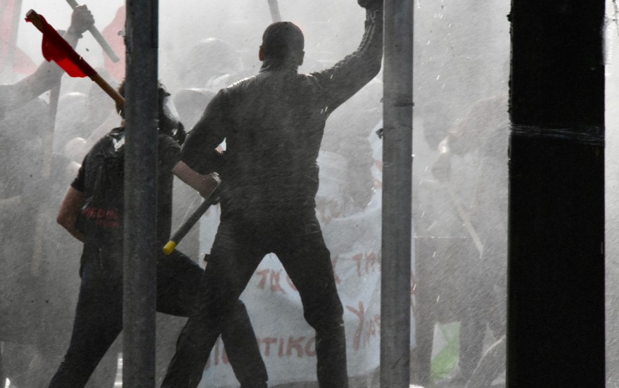 Επεισόδια έξω από την ισραηλινή πρεσβεία: Τρεις συλλήψεις, δύο αστυνομικοί τραυματίστηκαν - Φωτογραφίες και βίντεο