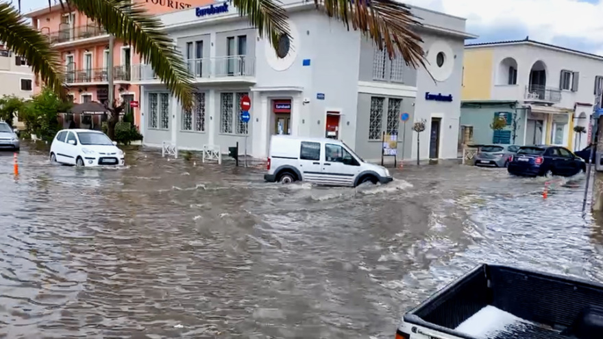 Κακοκαιρία, Κεφαλονιά: Ισχυρή καταιγίδα έπληξε το Αργοστόλι, έπεσε μέχρι και χαλάζι - Δείτε βίντεο και φωτογραφίες