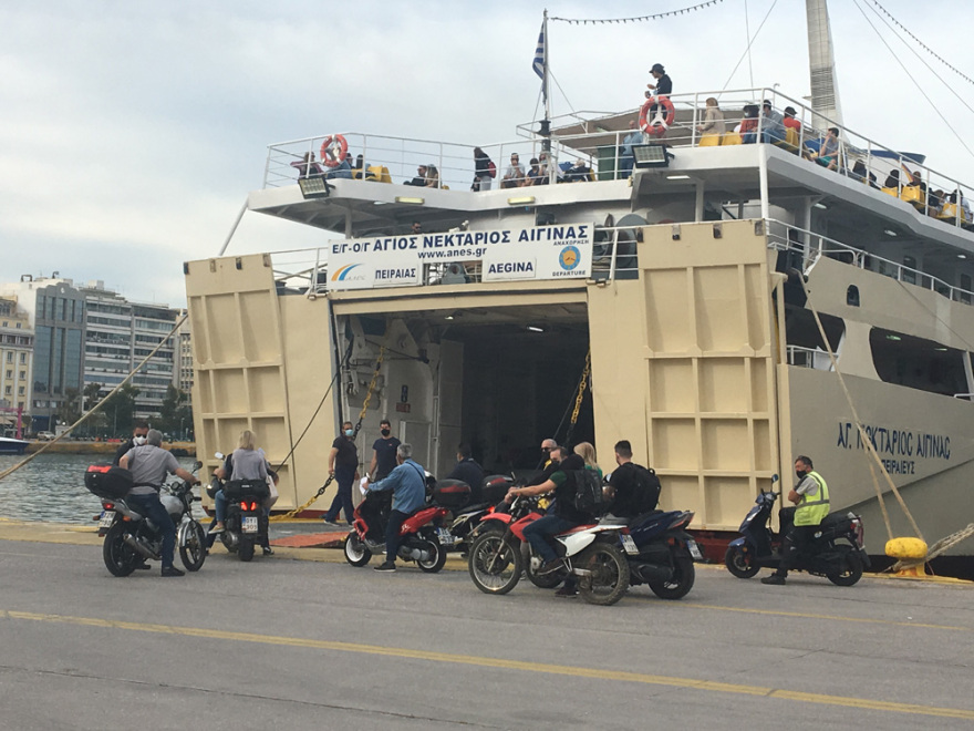 Άρση lockdown: Πρώτο Σάββατο «ελευθερίας» με ψώνια, βόλτες και «αποδράσεις» από τις πόλεις (Φωτογραφίες, βίντεο)