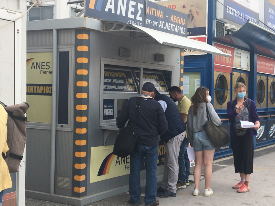 Άρση lockdown: Πρώτο Σάββατο «ελευθερίας» με ψώνια, βόλτες και «αποδράσεις» από τις πόλεις (Φωτογραφίες, βίντεο)