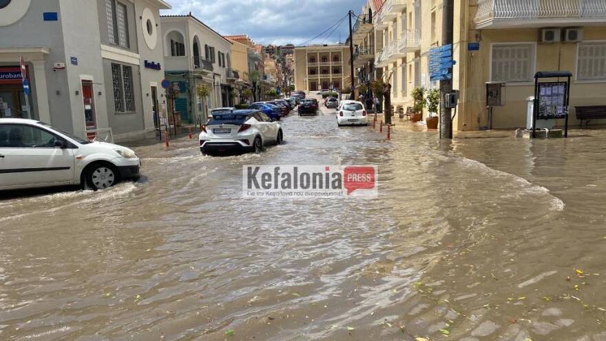 Κακοκαιρία, Κεφαλονιά: Ισχυρή καταιγίδα έπληξε το Αργοστόλι, έπεσε μέχρι και χαλάζι - Δείτε βίντεο και φωτογραφίες