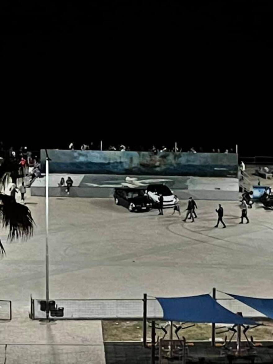 Από τη Νέα Σμύρνη στο Παλαιό Φάληρο για... κορωνοπάρτι - Δείτε βίντεο