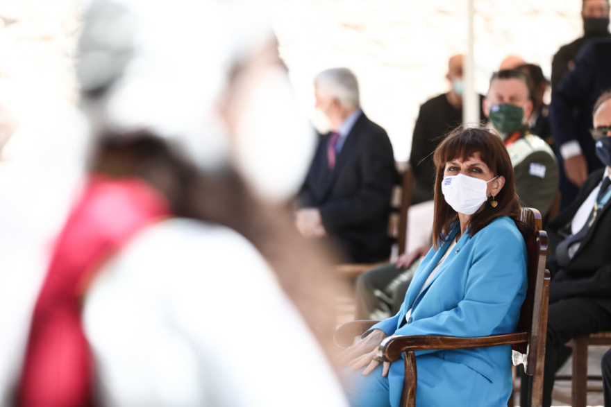 Σακελλαροπούλου για την Σφαγή της Χίου: «Τιμάμε την μνήμη των αδικοχαμένων μαρτύρων, εξαίρουμε το πνεύμα των επιζήσαντων»