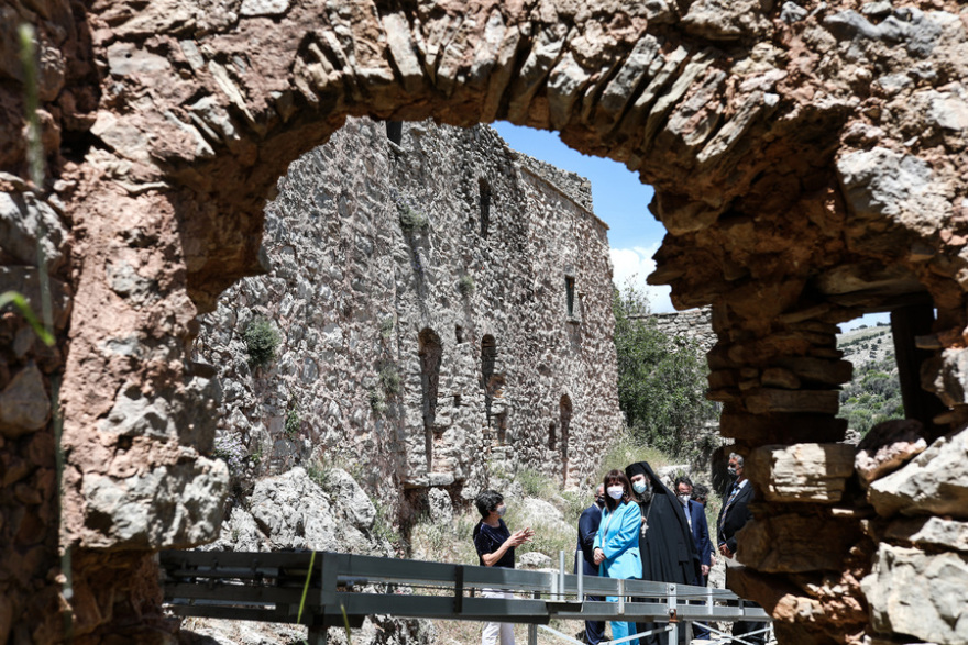 Σακελλαροπούλου για την Σφαγή της Χίου: «Τιμάμε την μνήμη των αδικοχαμένων μαρτύρων, εξαίρουμε το πνεύμα των επιζήσαντων»