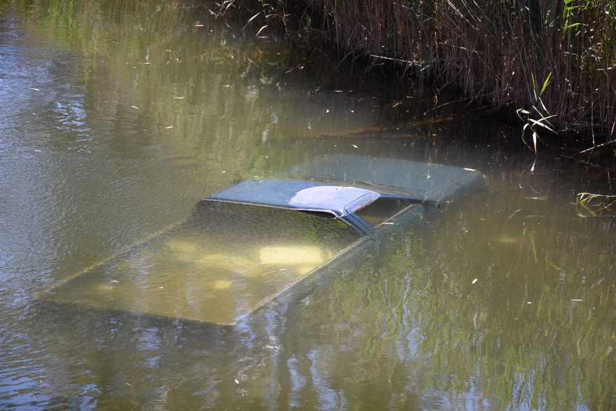 Αργολίδα: Έκλεψαν αγροτικό και μετά το έριξαν στον ποταμό Ερασίνο (Φωτογραφίες)