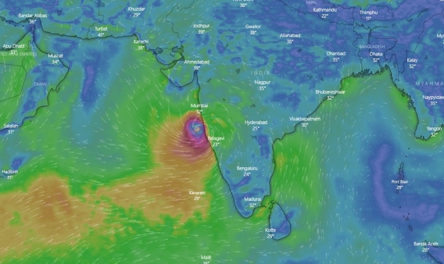 Ινδία: Τουλάχιστον 4 νεκροί από καταρρακτώδεις βροχές - Πλησιάζει ο ισχυρός κυκλώνας Tauktae