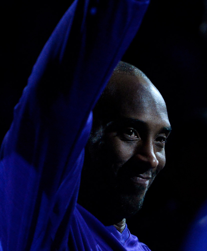 Συγκίνηση: Ο Μάικλ Τζόρνταν και η χήρα Μπράιαντ έβαλαν τον Κόμπι στο Hall Of Fame (βίντεο)