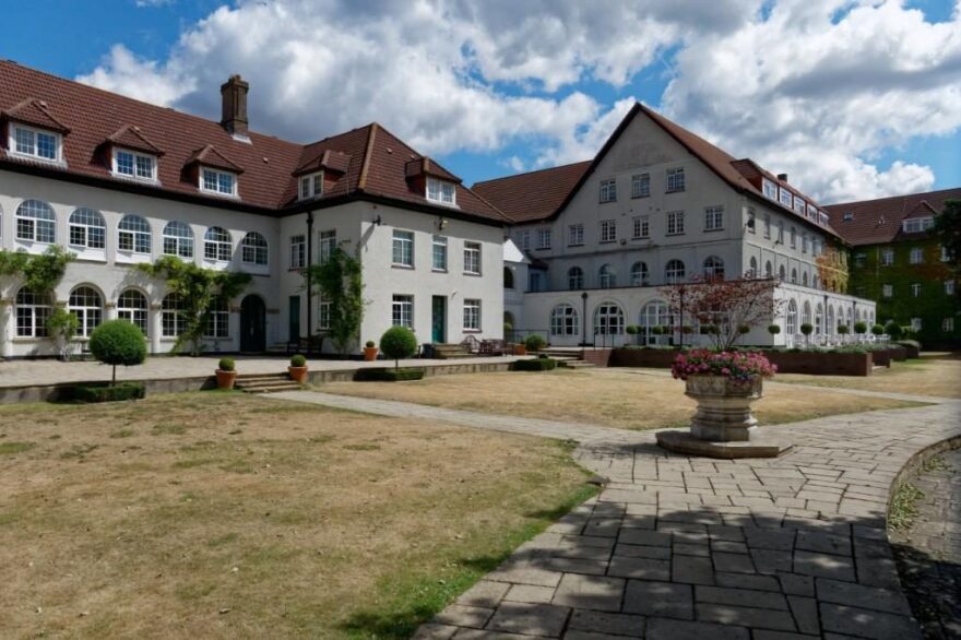 Κέιτ Μίντλετον: Οι κακόγουστες φάρσες, οι αυτοτραυματισμοί και η νευρική ανορεξία 