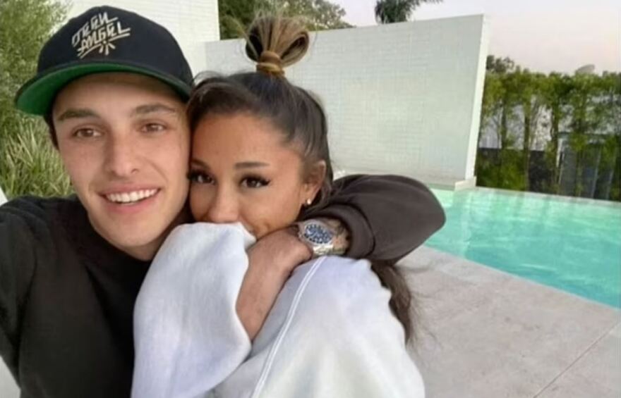 «Βόμβα» στη σόουμπιζ - Η Ariana Grande παντρεύτηκε με μυστικό γάμο στο Μοντεσίτο της Καλιφόρνιας!