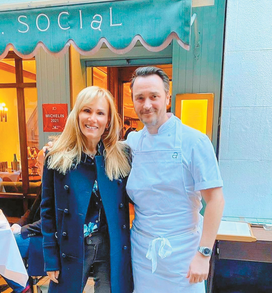 «Mykonos social», το νέο αστέρι  του «Santa Marina»