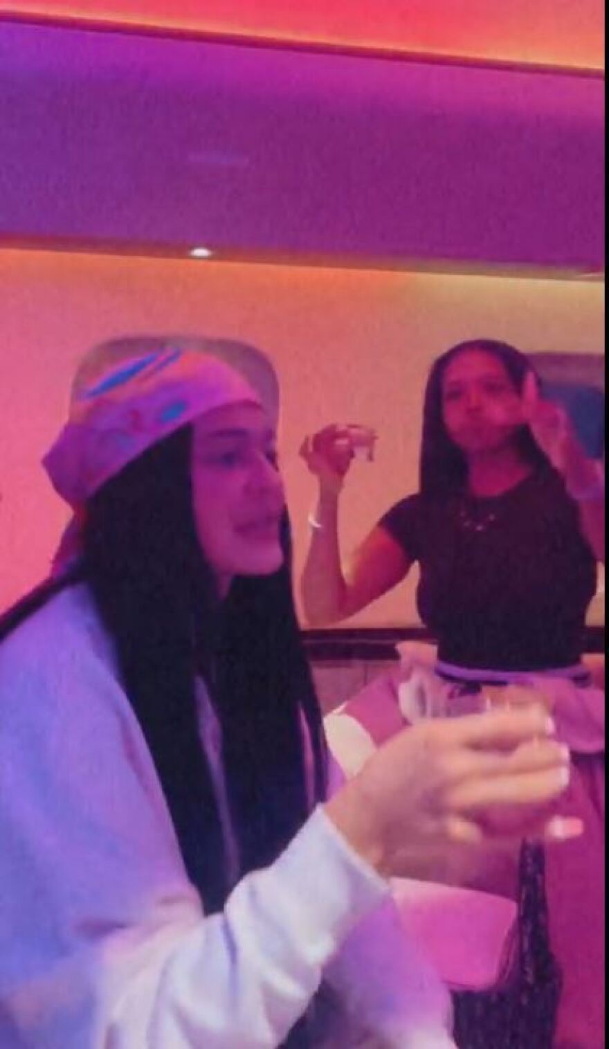 Κάιλι Τζένερ: Έτοιμο να «εκραγεί» το ντεκολτέ της στη νέα της εμφάνιση - Δείτε φωτογραφίες