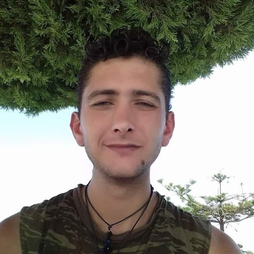 Θρήνος στο Λουτράκι για τον 26χρονο Βασίλη που σκοτώθηκε σε τροχαίο - Είχε αγοράσει το αυτοκίνητο πριν λίγες ημέρες 