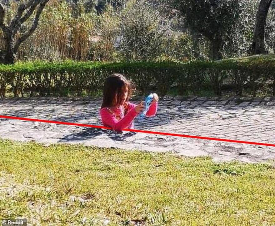 Η οπτική ψευδαίσθηση που έγινε viral: Τι συμβαίνει με το «κορίτσι κολλημένο στο τσιμέντο»;