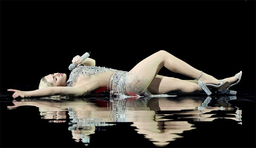 Eurovision: Η Έλενα Τσαγκρινού χόρεψε την Ευρώπη σε... διαβολικούς ρυθμούς - Αποθέωση στο Twitter, ψηλά στα στοιχήματα 