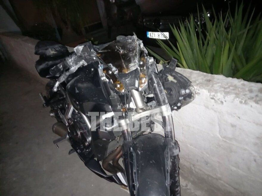 Πάτρα: Τροχαίο με νεκρό έναν 33χρονο - «Καρφώθηκε» με τη μηχανή του σε κατάστημα