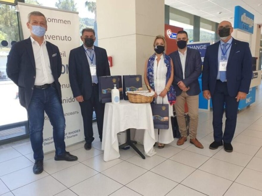 Τουρισμός - Ρόδος: Έφτασαν οι πρώτοι 180 Βρετανοί τουρίστες