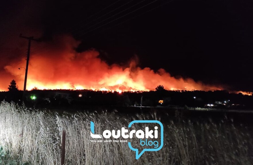 Νύχτα κόλασης: Μεγάλη φωτιά στον Σχίνο Κορινθίας - Εκκενώθηκαν οι οικισμοί Σχίνος, Αγία Σωτήρα, Βαμβακιές και Μαυρολίμνη