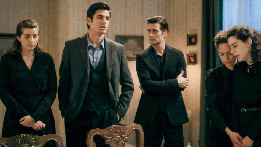 Άγριες Μέλισσες: Η Ελένη έρχεται αντιμέτωπη με τον Δούκα - Θα αποκαλύψει τελικά όσα γνωρίζει;