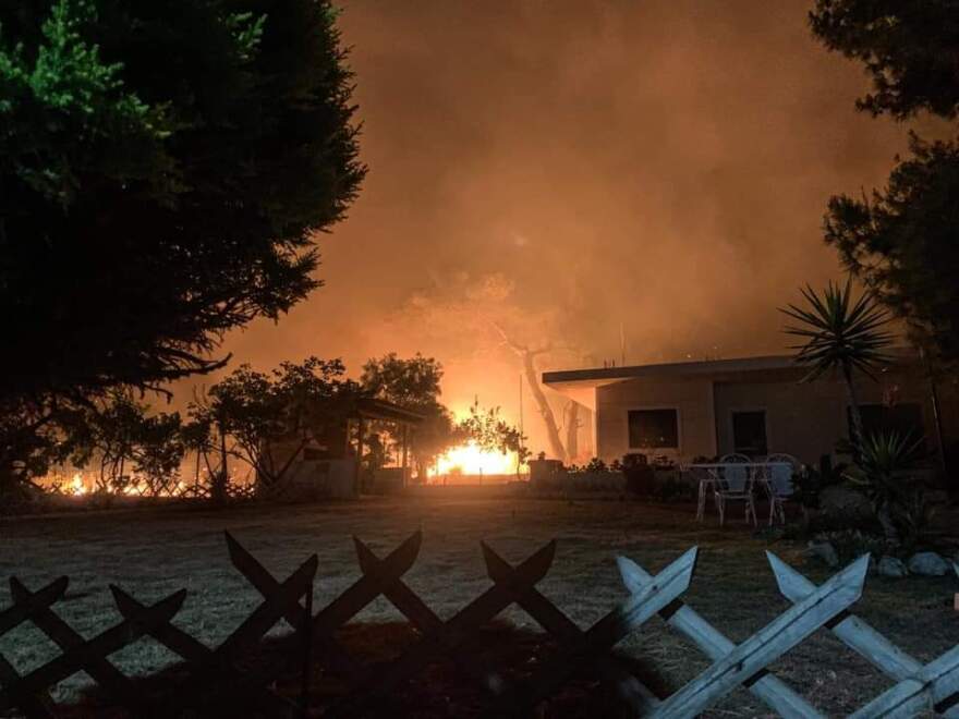 Φωτιά στον Σχίνο Κορινθίας: Εκκενώθηκαν οικισμοί - Προληπτική εκκένωση και στο Αλεποχώρι - Σε ύφεση το μέτωπο 