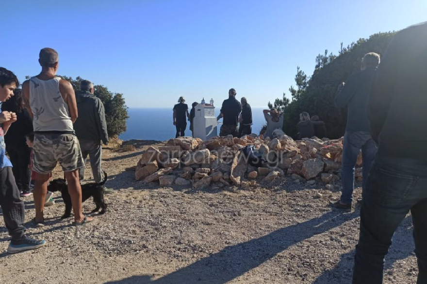 Γαύδος: 40 μέρες από τον θάνατο της 28χρονης Κορίνας - Έχτισαν εκκλησάκι στη μνήμη της