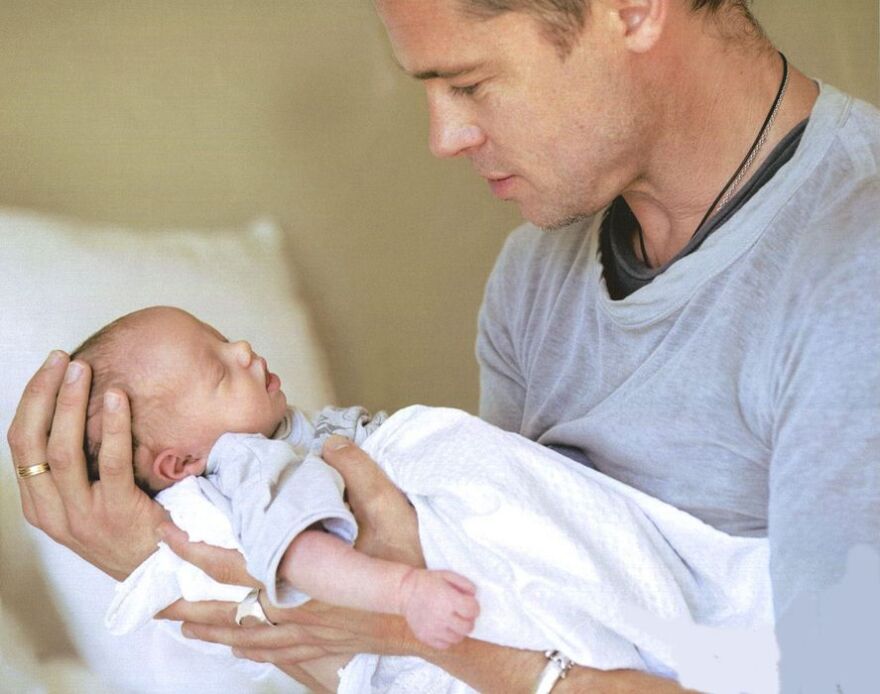 Σιλό Τζολί - Πιτ: Το «αγοροκόριτσο» που πέταξε τις γραβάτες και εξελίχθηκε σε μία πανέμορφη έφηβη